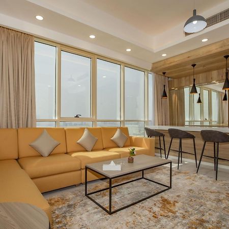 Platinum Coast Hotel Apartments 富吉拉 客房 照片 A living room in a suite at the hotel