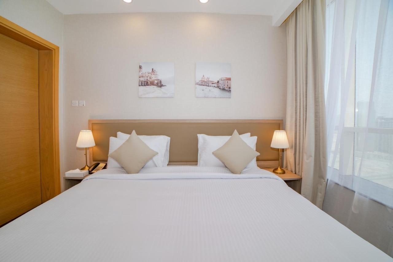 Platinum Coast Hotel Apartments 富吉拉 外观 照片 A bedroom at the hotel