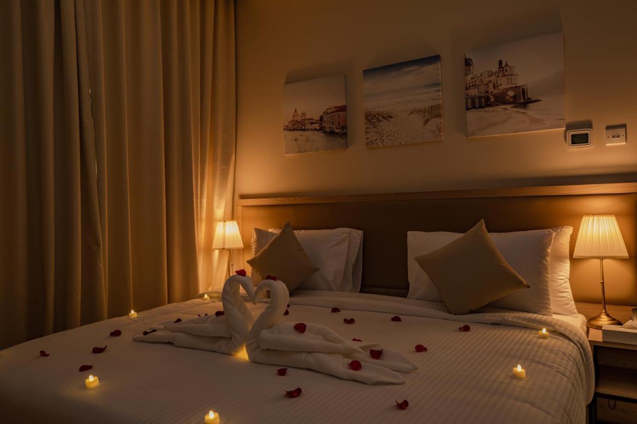 Platinum Coast Hotel Apartments 富吉拉 外观 照片 A bedroom at the hotel