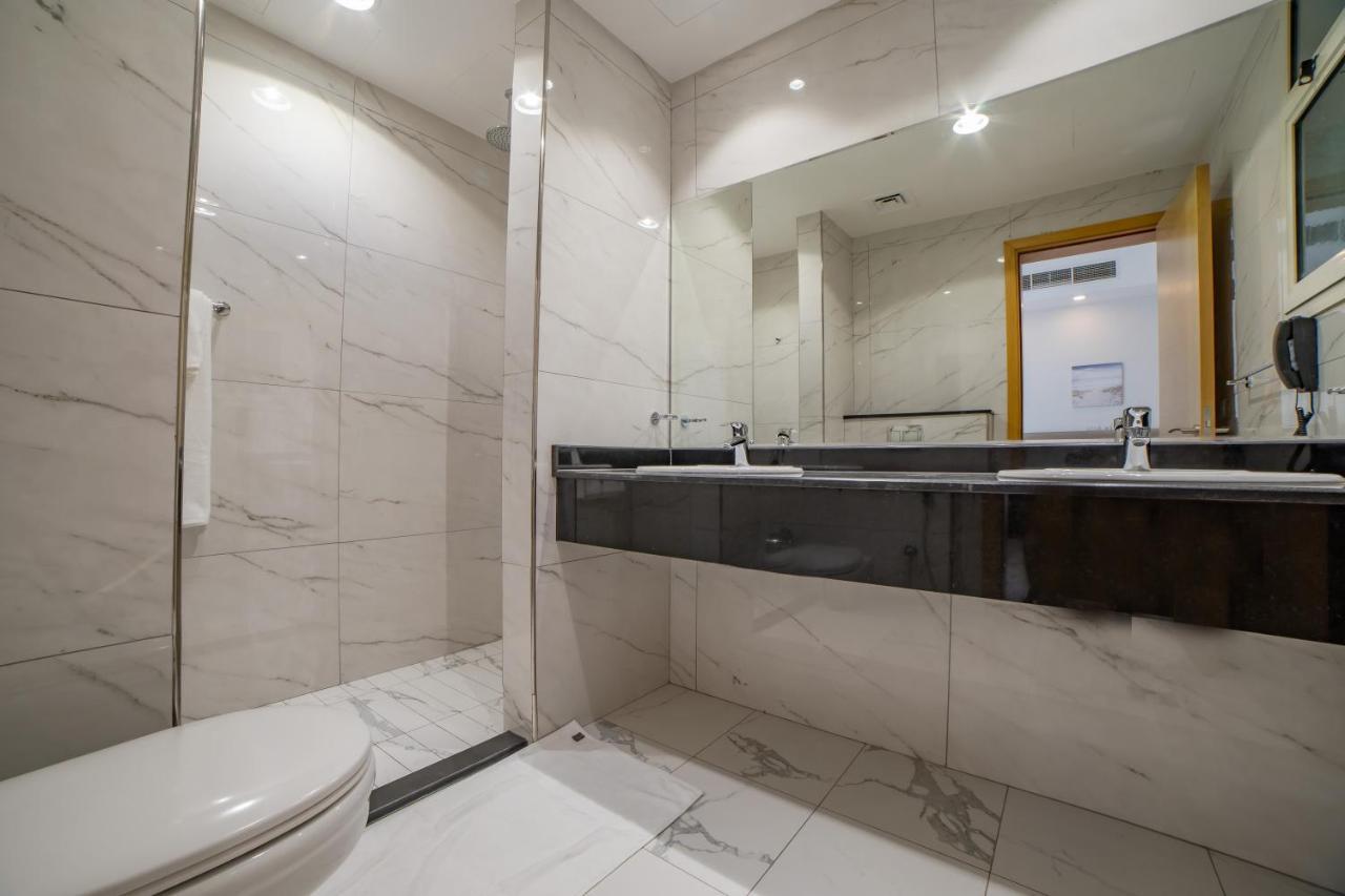 Platinum Coast Hotel Apartments 富吉拉 外观 照片 Bathroom