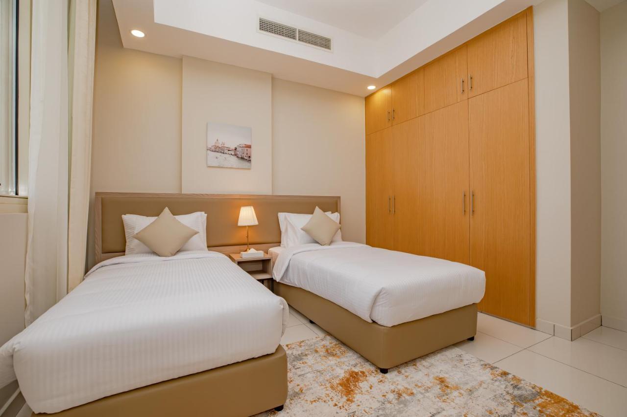 Platinum Coast Hotel Apartments 富吉拉 外观 照片 A bedroom with two single beds