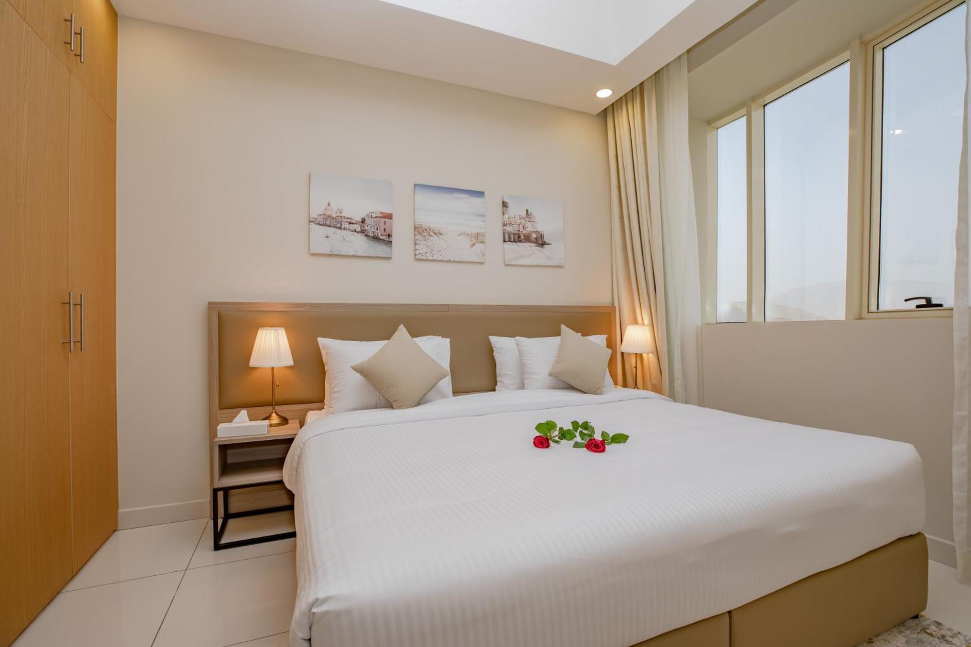 Platinum Coast Hotel Apartments 富吉拉 客房 照片 A bedroom in a hotel
