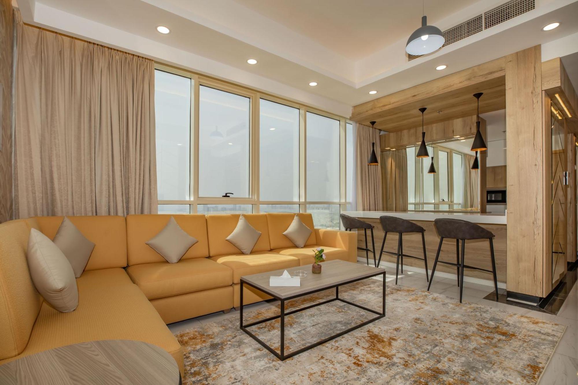 Platinum Coast Hotel Apartments 富吉拉 客房 照片 A living room in a suite at the hotel